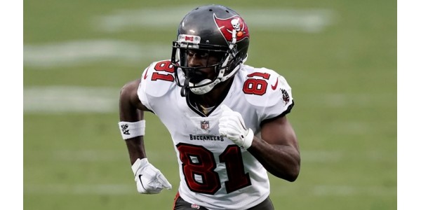 Les Tampa Bay Buccaneers ont battu les Carolina Panthers pour regagner le match Les Tampa Bay Buccaneers ont battu les Carolina Panthers pour regagner le match
